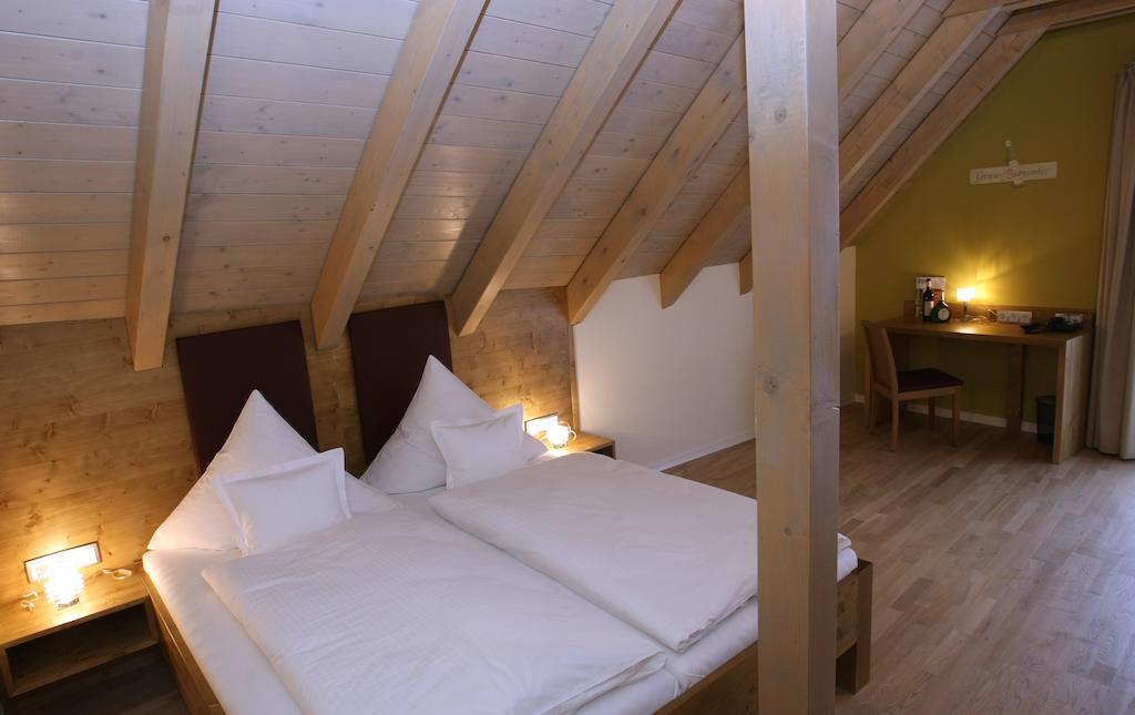 Rothweinhotel Wiesenbronn エクステリア 写真
