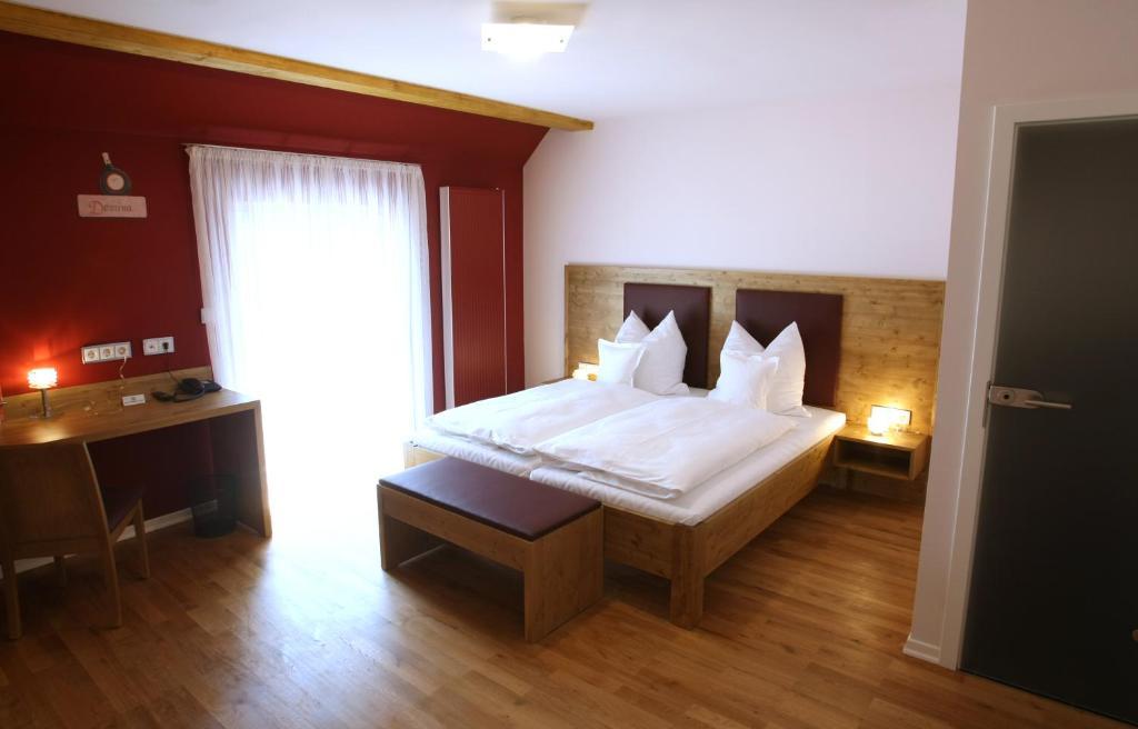 Rothweinhotel Wiesenbronn エクステリア 写真